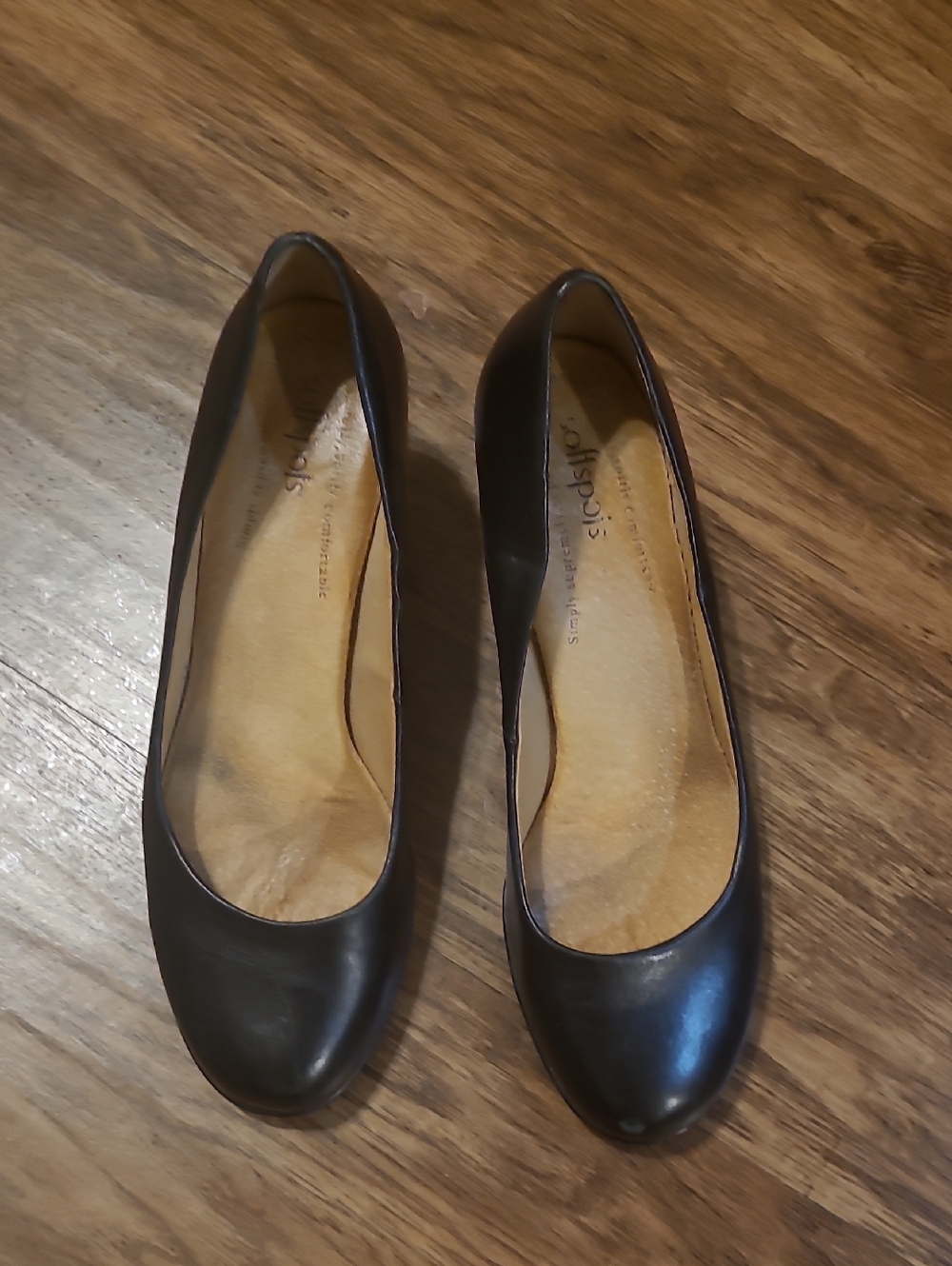 Softspots Black Round-Toe Low Heel Pumps